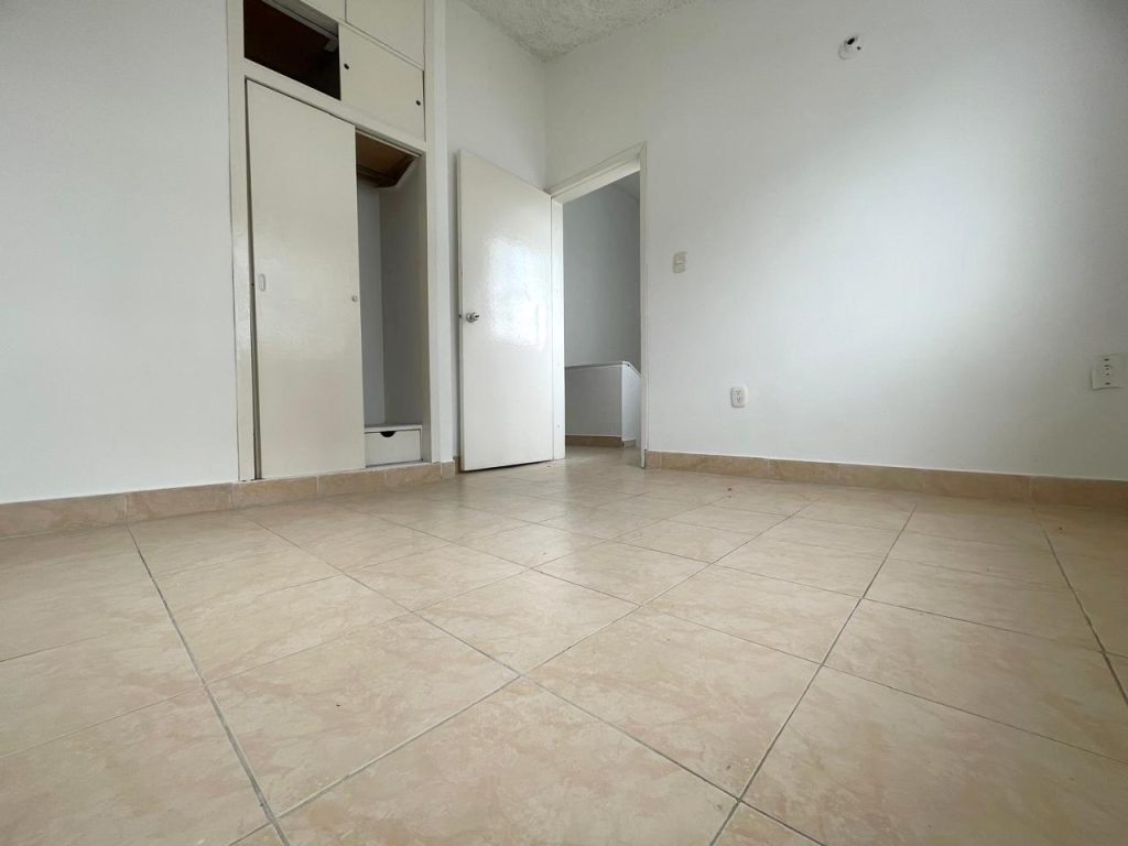 ventacasacercaalcentrocomercialunicobarriosanluis8